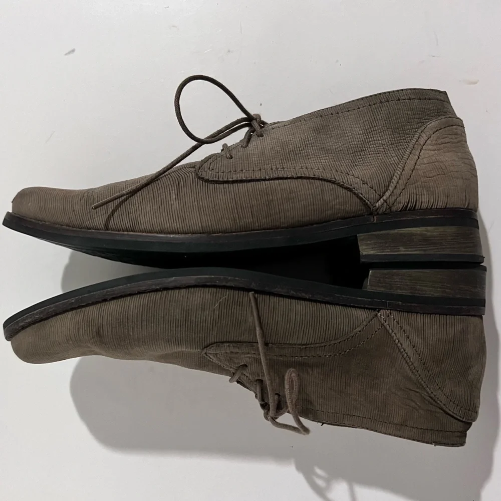 Mark Nason Taupe Leather Lace Up Chukka Boots Men's 7